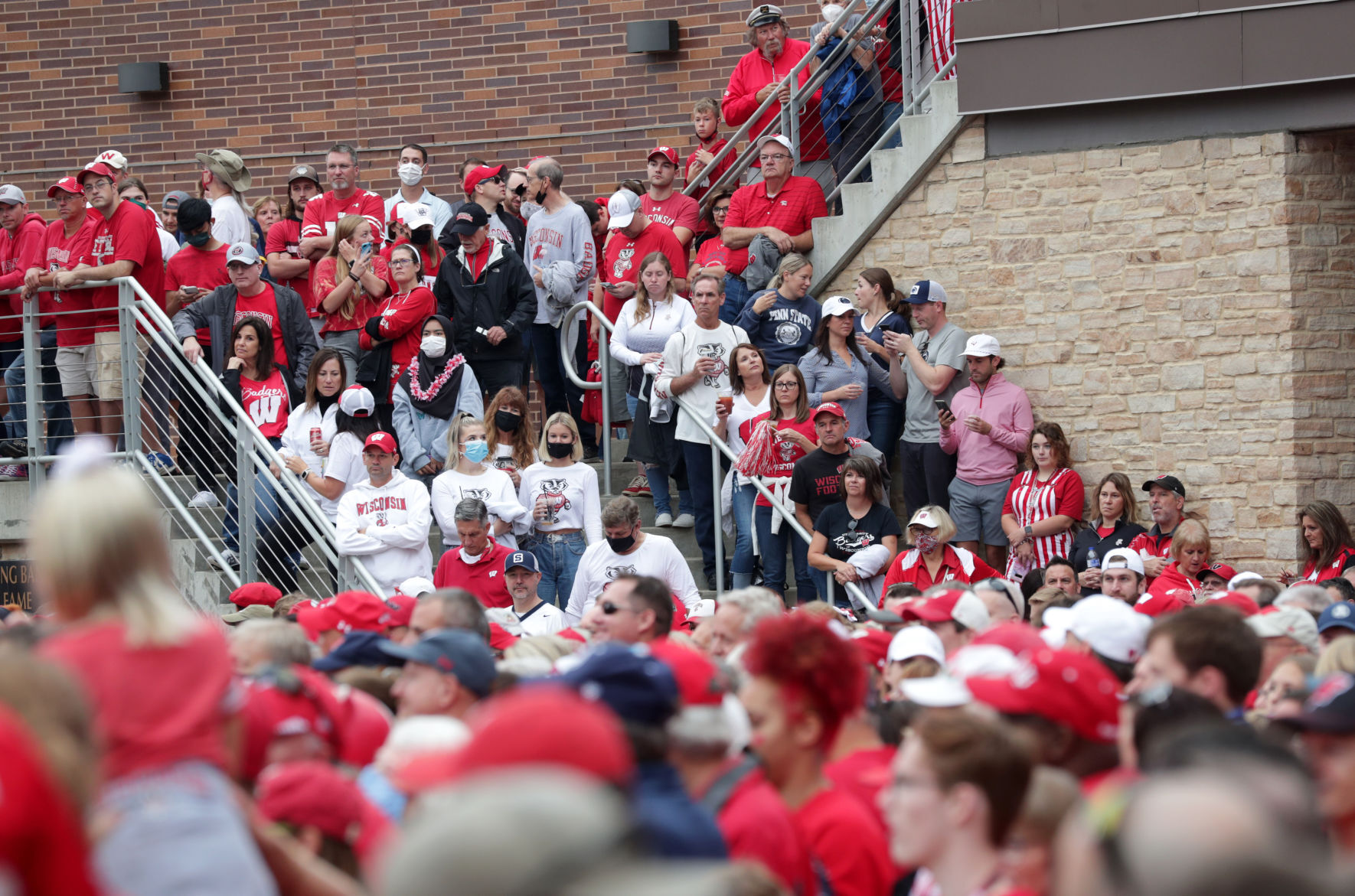 20210904_12_BadgerFans_0183_AJA-09042021131202